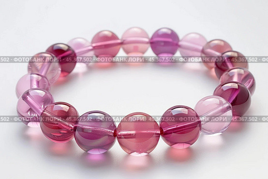 Pink quartzite bracelet resting on white background. Стоковое AI-изображение, AI-художник Иван Рябоконь / Фотобанк Лори