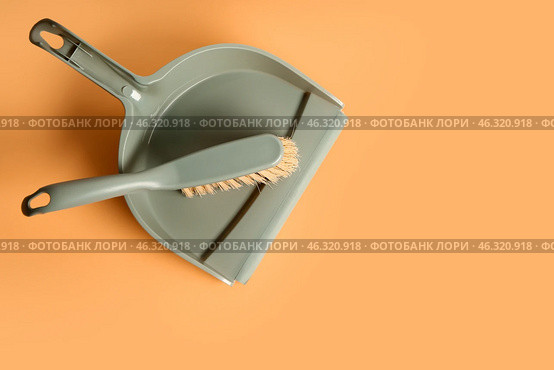 Plastic dustpan with brush on color background. Стоковое фото, фотограф Pixel_shot / Фотобанк Лори