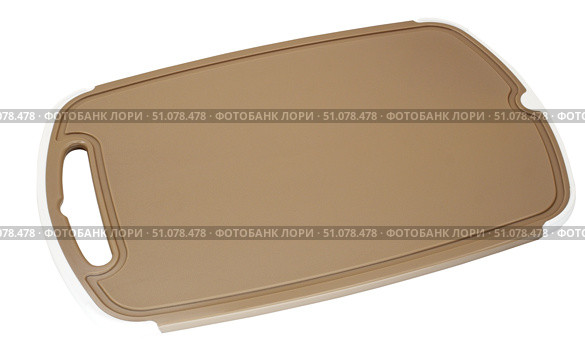 Пластмассовая кухонная разделочная доска на белом фоне. Plastic kitchen cutting board on a white background. Стоковое фото, фотограф Татьяна Д / Фотобанк Лори