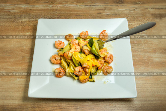 Plate with homemade shrimp scampi zucchini noodles. Стоковое фото, фотограф Игорь Бородин / Фотобанк Лори
