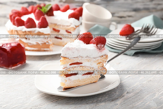 Plate with piece of delicious strawberry cake on table. Стоковое фото, фотограф Pixel_shot / Фотобанк Лори