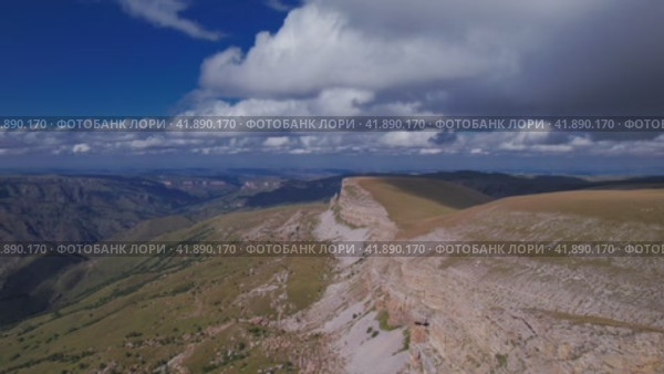 Плато Большой Бермамыт. Стоковое видео, видеограф Максим Бойков / Фотобанк Лори