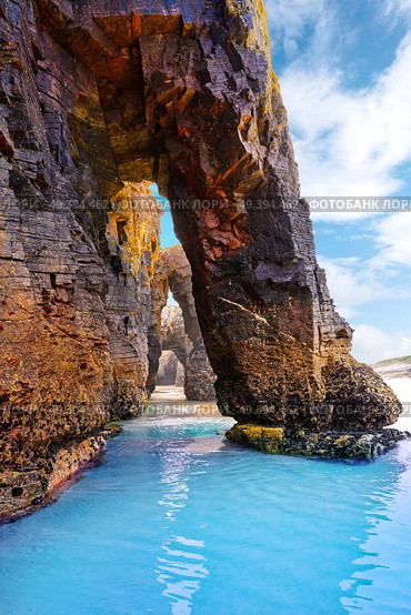 Playa las catedrales Catedrais beach in Ribadeo Galicia of Lugo Spain. Стоковое фото, агентство Ingram Publishing / Фотобанк Лори