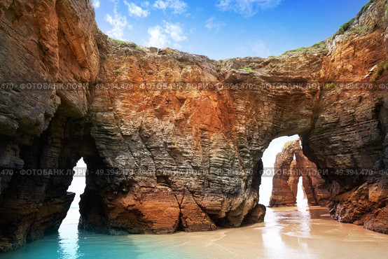 Playa las catedrales Catedrais beach in Ribadeo Galicia of Lugo Spain. Стоковое фото, агентство Ingram Publishing / Фотобанк Лори