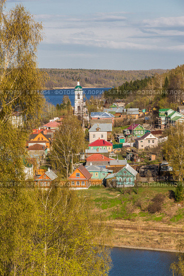 Плёс. Вид с Соборной горы на Волгу и Варваринскую церковь (2014 год). Стоковое фото, фотограф Михаил Широков / Фотобанк Лори
