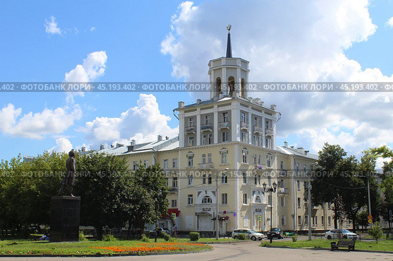 Площадь Пушкина в Орехово-Зуево (2024 год). Редакционное фото, фотограф Иван Дуплик / Фотобанк Лори