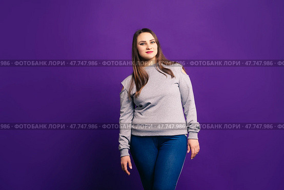 Plus size model in casual clothes, fat woman on purple background. Стоковое фото, фотограф Станислав Тарко / Фотобанк Лори