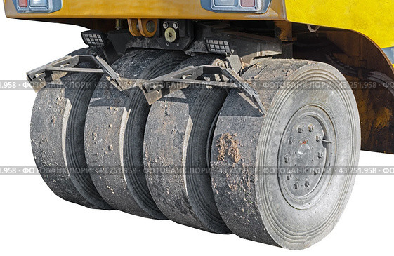 Пневмошинный каток  на белом фоне. Heavy Vibration roller compactor for road repairing. Стоковое фото, фотограф Татьяна Д / Фотобанк Лори