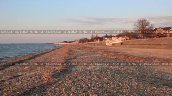 Побережье Азовского моря в лучах заходящего солнца (2020 год). Стоковое видео, видеограф Олег Хархан / Фотобанк Лори