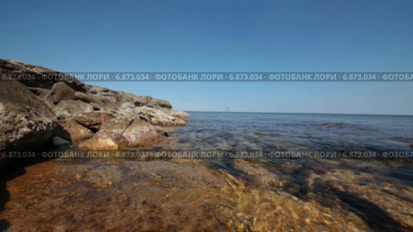 Побережье Черного моря в Крыму, мыс Тарханкут. Стоковое видео, видеограф Анатолий Типляшин / Фотобанк Лори
