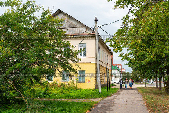 Почтовый дом. Тосно, Ленинградская область (2023 год). Редакционное фото, фотограф Александр Щепин / Фотобанк Лори