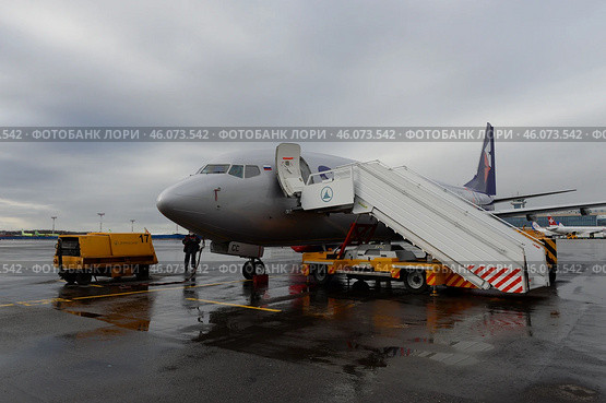 Подготовка к вылету самолета Boeing 737-800 (бортовой номер VP-BCC) авиакомпании "Smartavia" в аэропорту Домодедово (2020 год). Редакционное фото, фотограф Free Wind / Фотобанк Лори