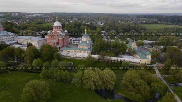Покровский Хотьков монастырь на реке Паже, Сергиев-Посадский район (2022 год). Редакционное видео, видеограф Julia Shepeleva / Фотобанк Лори
