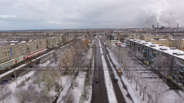 Полет над Бульваром Советов в городе Сегежа, республика Карелия. Зима (2016 год). Стоковое видео, видеограф Кекяляйнен Андрей / Фотобанк Лори