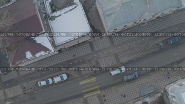 Полет над крышами домов в Замоскворечье. Камера вертикально вниз. Стоковое видео, видеограф Евгений Ковалев / Фотобанк Лори