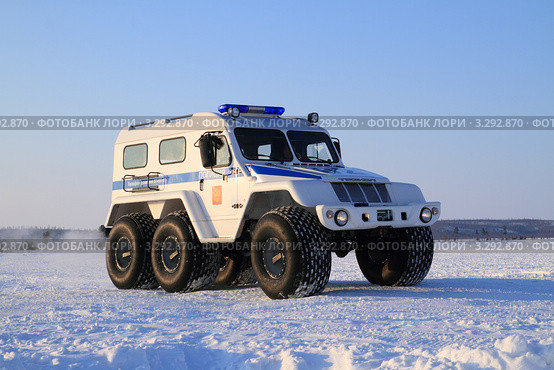 Полицейский автомобиль повышенной проходимости "Трэкол" на Ямале (2012 год). Редакционное фото, фотограф Григорий Писоцкий / Фотобанк Лори