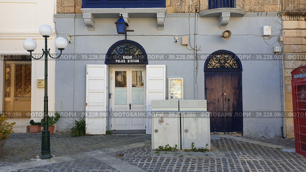 Полицейский участок (Police Station). Piazza San Pietro г San Pawl. Надер (In-Nadur). Остров Гоцо (Gozo). Мальта (2023 год). Редакционное фото, фотограф lana1501 / Фотобанк Лори