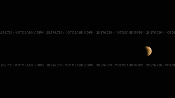Полное лунное затмение 28 июля 2018 года. Total Lunar Eclipse on July 27–28, 2018. Стоковое видео, видеограф Евгений Романов / Фотобанк Лори