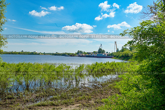 Портовые краны на реке Туре. Город Тюмень. Стоковое фото, фотограф Александр Тараканов / Фотобанк Лори
