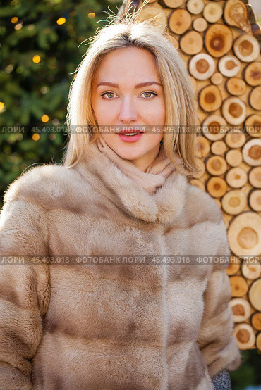 Portrait close up of young beautiful happy woman. Стоковое фото, фотограф Андрей Аркуша / Фотобанк Лори