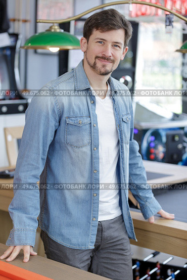 portrait of a game store. Стоковое фото, агентство Ingram Publishing / Фотобанк Лори