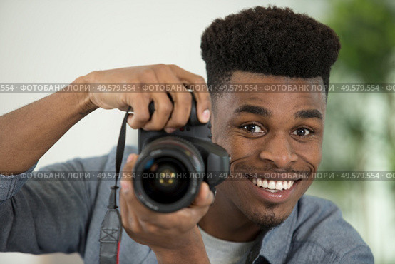 portrait of a happy professional photographer with a camera. Стоковое фото, агентство Ingram Publishing / Фотобанк Лори