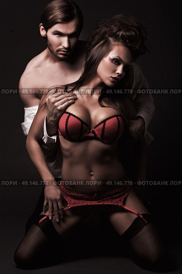 Portrait of a sensual, young couple in a romantic bedroom. Стоковое фото, агентство Ingram Publishing / Фотобанк Лори