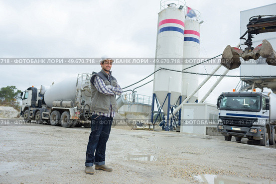 portrait of a worker on a concrete plantation. Стоковое фото, агентство Ingram Publishing / Фотобанк Лори
