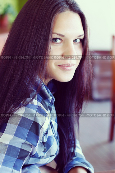 portrait of a young brunette woman with long beautiful hair close-up. Стоковое фото, агентство Ingram Publishing / Фотобанк Лори