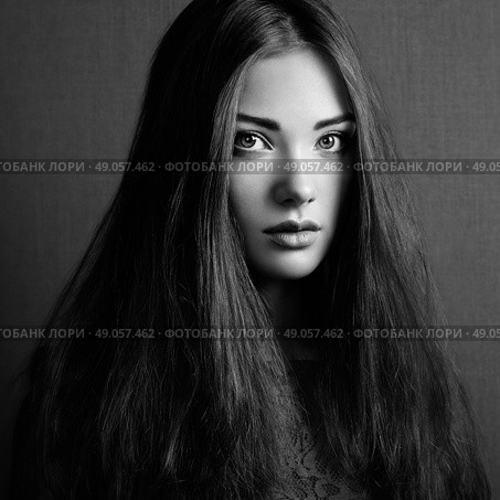 Portrait of beautiful dark-haired woman close up. Beauty photo. Стоковое фото, агентство Ingram Publishing / Фотобанк Лори