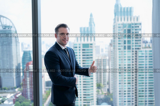 Portrait of businessperson and the generation personalities of new executives with good ideas, personality, and vision. Стоковое фото, агентство Ingram Publishing / Фотобанк Лори