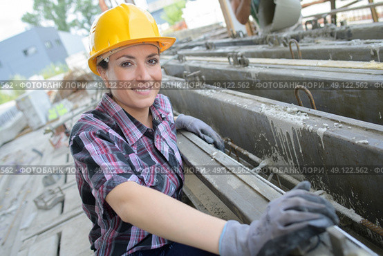 portrait of pretty female worker in a steel mill. Стоковое фото, агентство Ingram Publishing / Фотобанк Лори