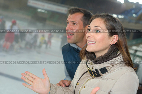 portrait of supporters clapping their hands. Стоковое фото, агентство Ingram Publishing / Фотобанк Лори