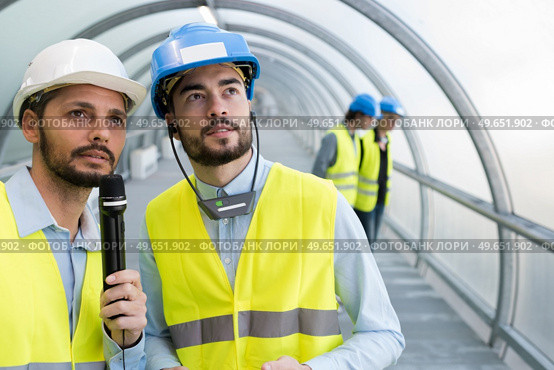 portrait of tv reporter in factory. Стоковое фото, агентство Ingram Publishing / Фотобанк Лори