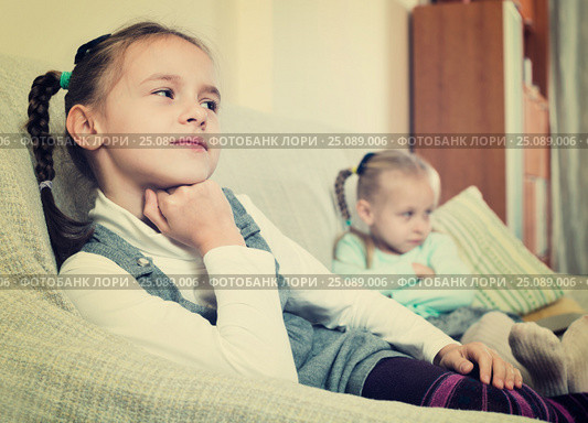 Portrait of two small upset miserable girls having conflict. Стоковое фото, фотограф Яков Филимонов / Фотобанк Лори
