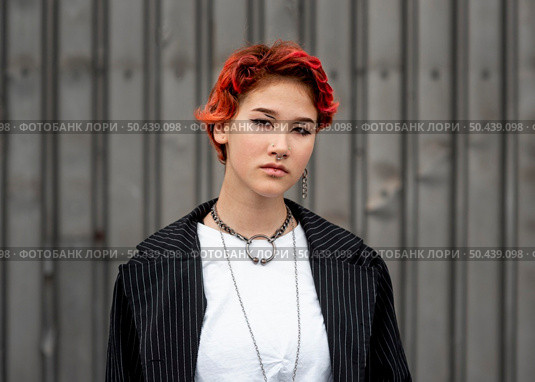 portrait redhead non binary person. Стоковое фото, агентство Ingram Publishing / Фотобанк Лори
