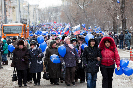 Построение колонны перед началом "Марша в защиту детей" 2 марта 2013 года по бульварному кольцу в городе Москве. Редакционное фото, фотограф Николай Винокуров / Фотобанк Лори