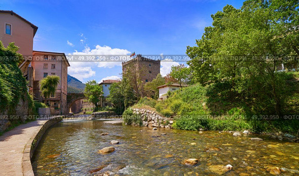 Potes river Quiviesa Deva a Cantabria village of Spain. Стоковое фото, агентство Ingram Publishing / Фотобанк Лори