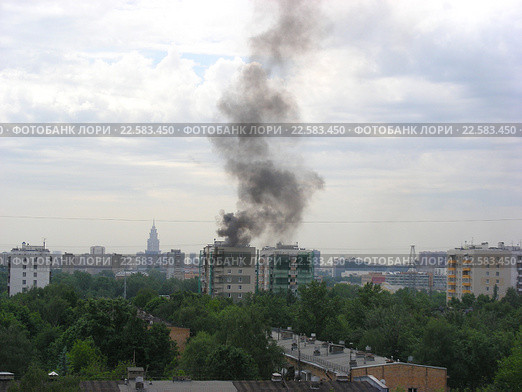 Пожар в многоэтажном жилом доме. Головинский район. Москва (2010 год). Стоковое фото, фотограф lana1501 / Фотобанк Лори
