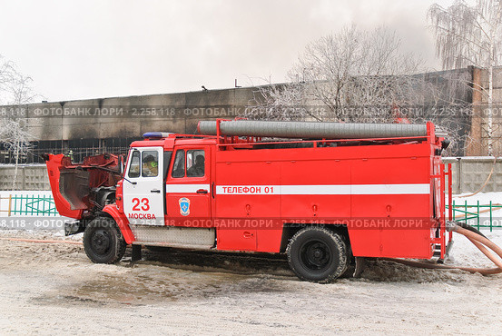 Пожарная автоцистерна ЗиЛ-433362 с открытым капотом (2010 год). Редакционное фото, фотограф Алёшина Оксана / Фотобанк Лори