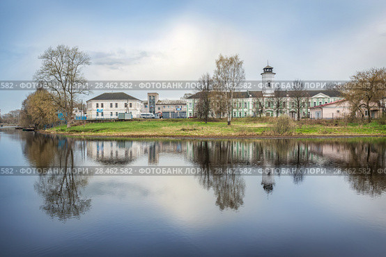 Пожарная часть Вышнего Волочка. Fire station buildings  in Vyshny Volochyok (2018 год). Стоковое фото, фотограф Baturina Yuliya / Фотобанк Лори
