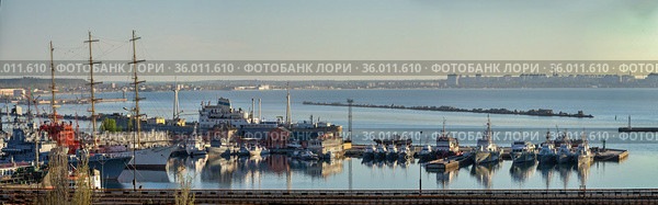 Practical harbor in Odessa, Ukraine (2021 год). Редакционное фото, фотограф Sergii Zarev / Фотобанк Лори