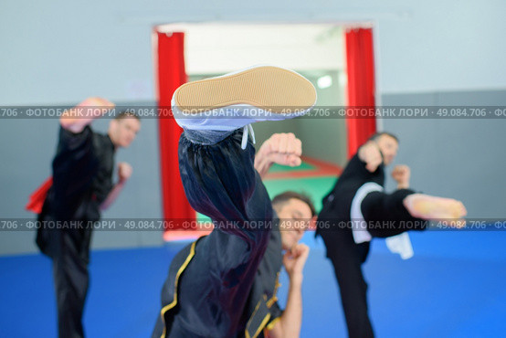 Practising their high-kicks. Стоковое фото, агентство Ingram Publishing / Фотобанк Лори