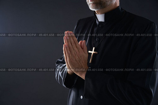 Praying hands priest portrait of male pastor. Стоковое фото, агентство Ingram Publishing / Фотобанк Лори