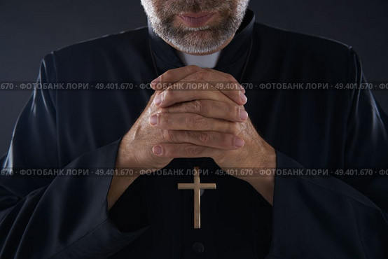 Praying hands priest portrait of male pastor. Стоковое фото, агентство Ingram Publishing / Фотобанк Лори