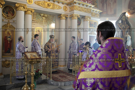 Празднование 500-летия со дня преставления святителя Серапиона в храме Покрова Пресвятой Богородицы, город Балашиха (2016 год). Редакционное фото, фотограф Дмитрий Неумоин / Фотобанк Лори