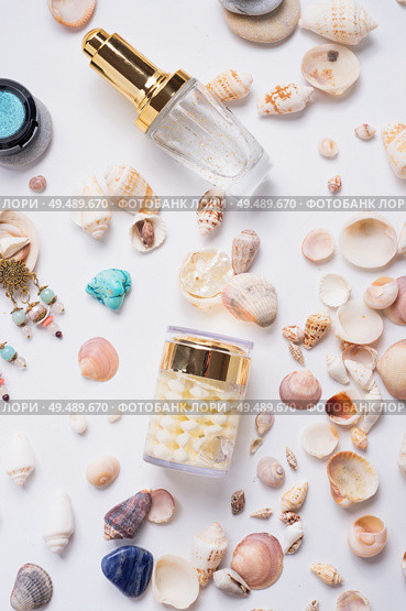 precious skin care cosmetics around  natural shells and gemstones. close up. Стоковое фото, агентство Ingram Publishing / Фотобанк Лори