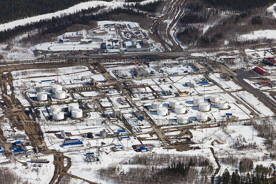 Предприятие нефтепромышленного комплекса в Западной Сибири, вид сверху. Стоковое фото, фотограф Владимир Мельников / Фотобанк Лори