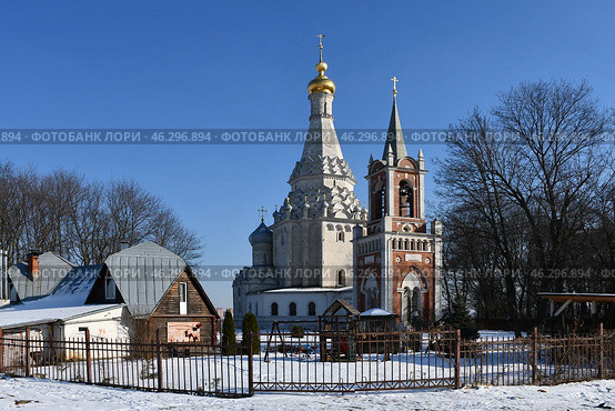 Преображенская церковь в селе Остров, Московская область, Россия. Редакционное фото, фотограф Natalia Sidorova / Фотобанк Лори