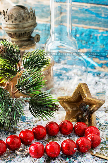 preparing decorations for new year holidays. Стоковое фото, агентство Ingram Publishing / Фотобанк Лори